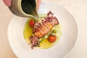 Chef peruana Marisabel Woodman eleva sua gastronomia no novo Mares de La Peruana