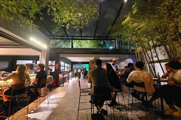 Starlane une balada, cozinha caprichada e bons drinques e vira sensação em Pinheiros