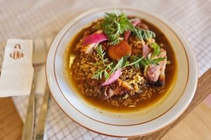 Dentro de uma floricultura, Raio que o Parta atrai com ótima coquetelaria na Barra Funda