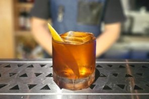 Cava Bar leva seu DNA low profile e drinques clássicos para novo endereço nos Jardins