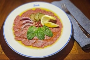 Novidade em Higienópolis, Casa Baruk seduz com receitas árabes de brisa mediterrânea