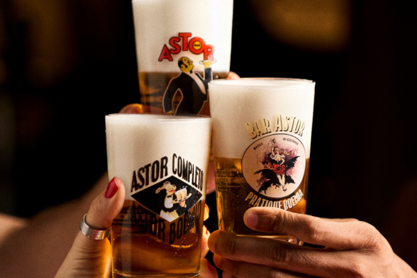 Bar Astor celebra parceria com chope Brahma com calderetas colecionáveis