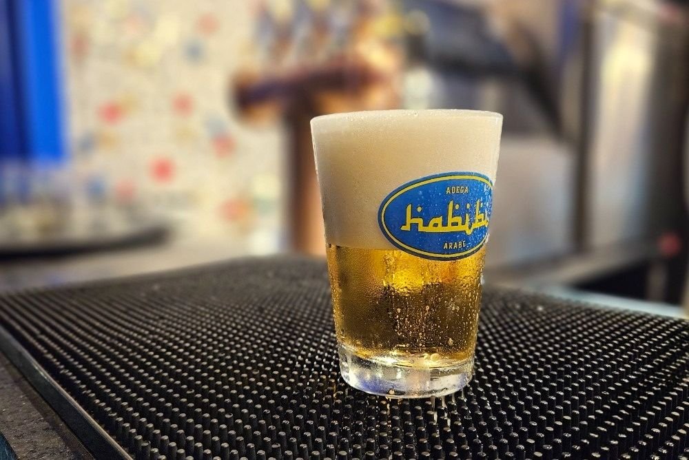 Adega Habibi Boteco Arabe Pinheiros 30 Fotor — Pinheiros ganha a Adega Habibi, simpático boteco árabe com clima de festa na cal