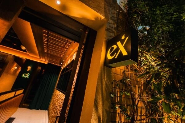 Exímia completa dois anos e recebe bartenders de nove países