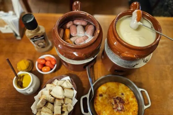 Fondue alemão, sopas do Sudeste Asiático e shabu-shabu dão sabor ao inverno carioca
