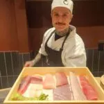 Faixa preta do sushi, Allan Beckmann comanda balcão do novo Satori Omakase
