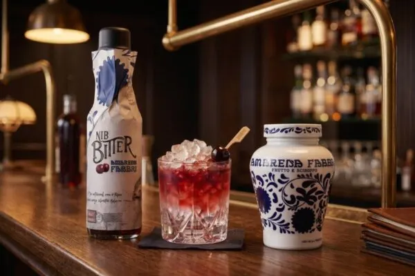 Amarena Fabbri vira bitter em collab inédita com a Nib Bebidas