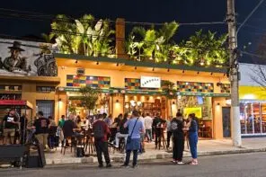 Sardosa Bar estreia na Vila Madalena com ambiente bacana e escorregadas na cozinha