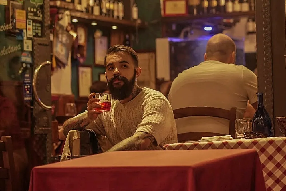 Caffè Anarcord recebe bartender colombiano Alexander Ramirez