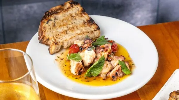 Ricardo Lapeyre brilha no novo Peixoto Bar, boteco de vocação marítima em Copacabana