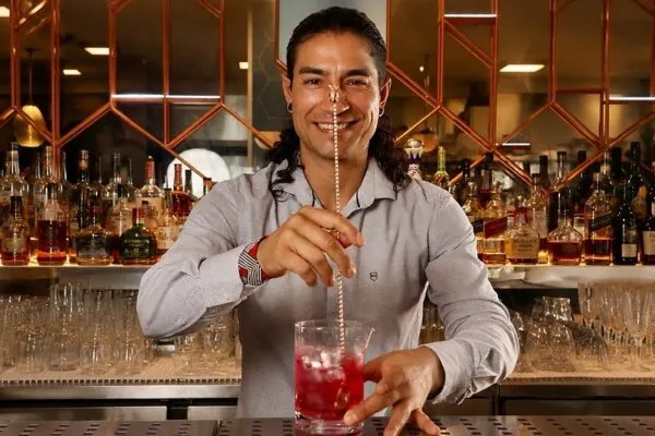 Guilhotina recebe Rafael Welbert em guest dedicado à cachaça