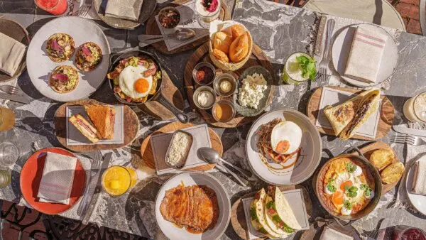 Taraz renova menu e estreia café da manhã latino-americano