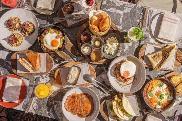 Taraz renova menu e estreia café da manhã de sabores latinos