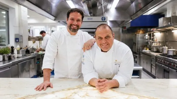 Marena Cucina comemora 2 anos com chef italiano três estrelas Michelin