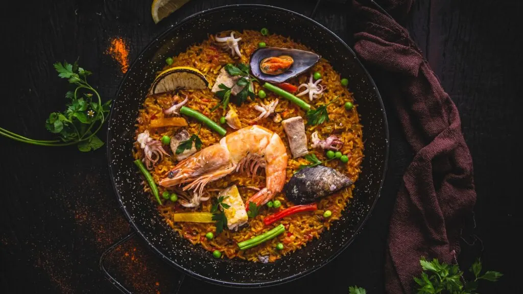 Restaurante Torero Valese leva suas paellas à casa dos clientes