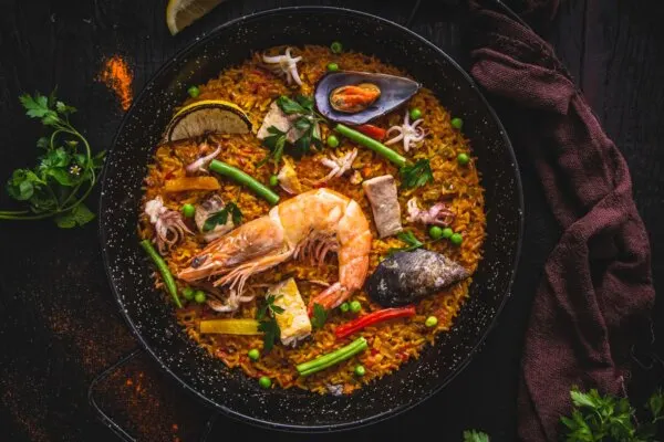 Restaurante Torero Valese leva suas paellas à casa dos clientes